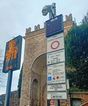 Hol és mikor közlekedhetünk a belvárosban?: Padovai és Assisi ZTL-kisokos buszosoknak