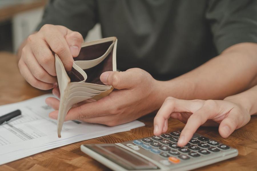 Letiltás a munkabérből: mentes lehet-e a napidíj?