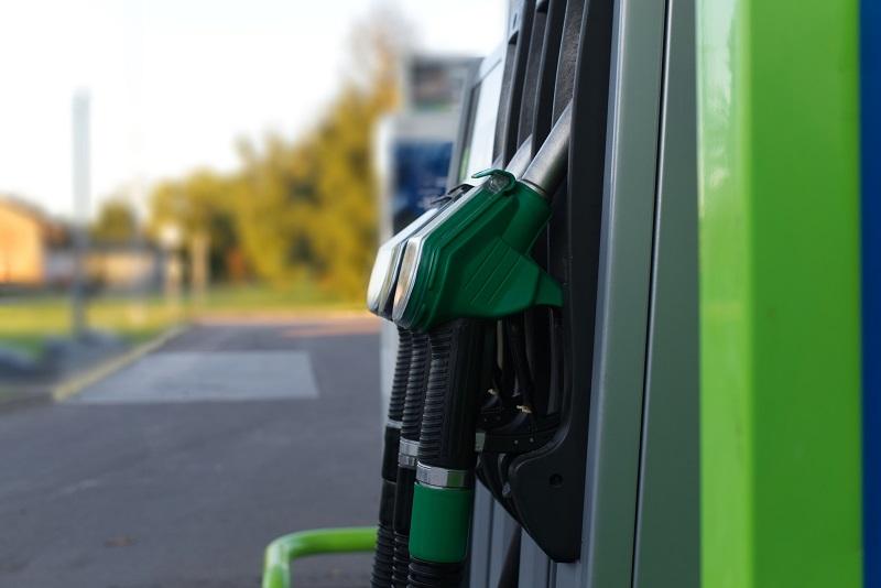 Május közepéig marad a 480 forintos, rögzített üzemanyagár