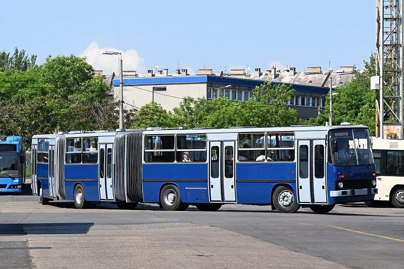 Elkészült a duplacsuklós Ikarus-replika