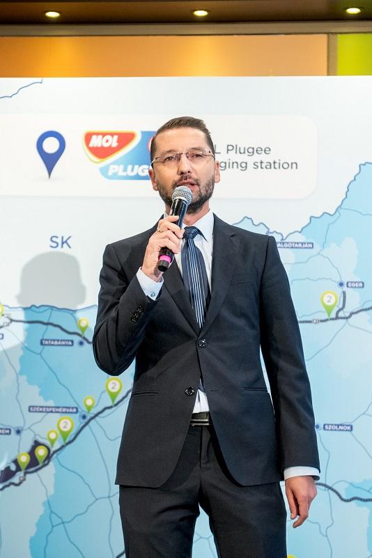 Az elektromos buszokkal együtt fejlődnek a töltőállomások is
