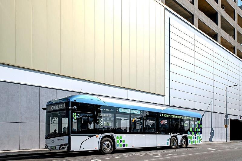 A Volánbusz Solaris Urbino típusú elővárosi elektromos autóbuszt tesztel