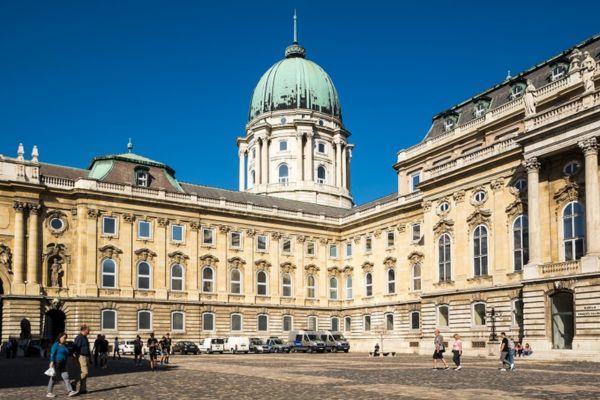 Budavári buszbehajtás: engedélyek és akadályok