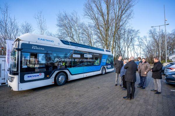 Magyar hidrogént tankolnak a szlovén buszok