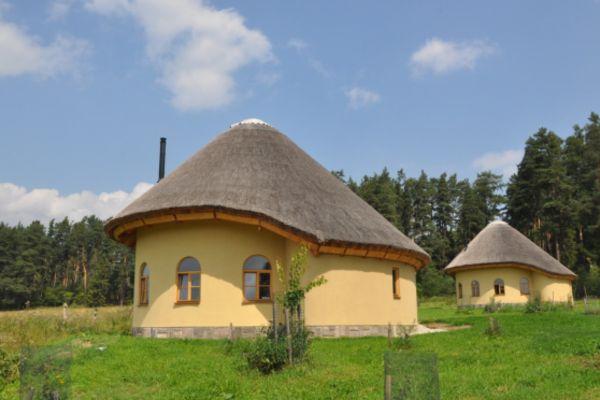 Agyag- és mészvakolatok: vissza az időben vagy előremenekülés?