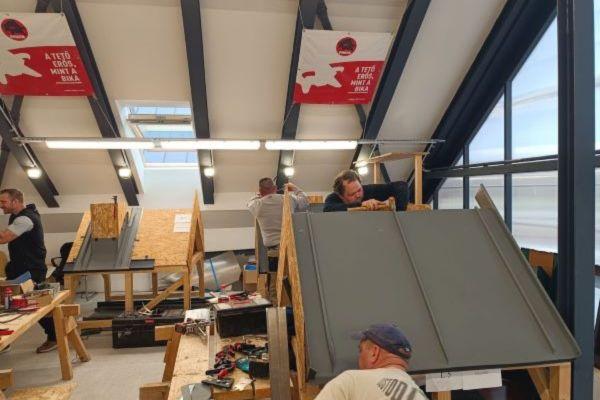 Munka vagy vállalkozás mellett is megéri új szakmát tanulni