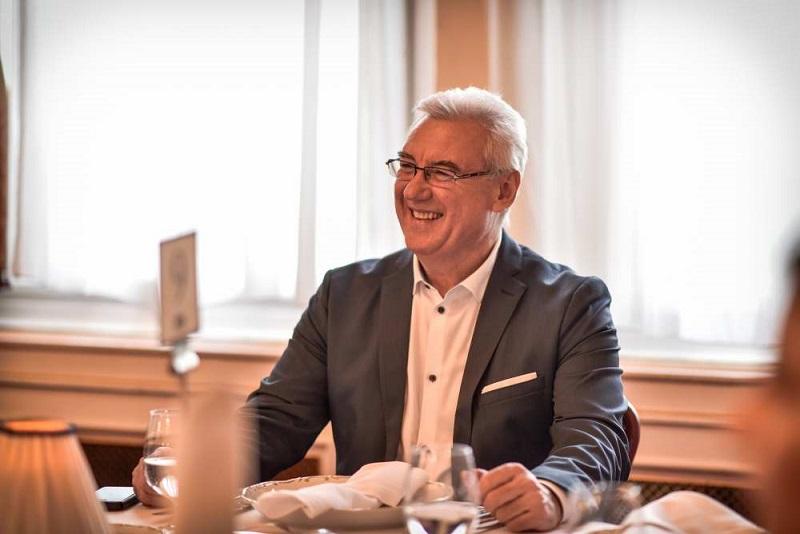 Új egységes program, hogy többen maradjanak a vendéglátásban